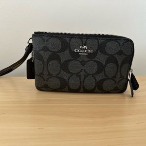 Coach Double Corner Zip Wristlet In Signature Canvas in Black Leather MSRP $98